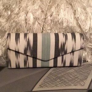 Chain black and green clutch purse